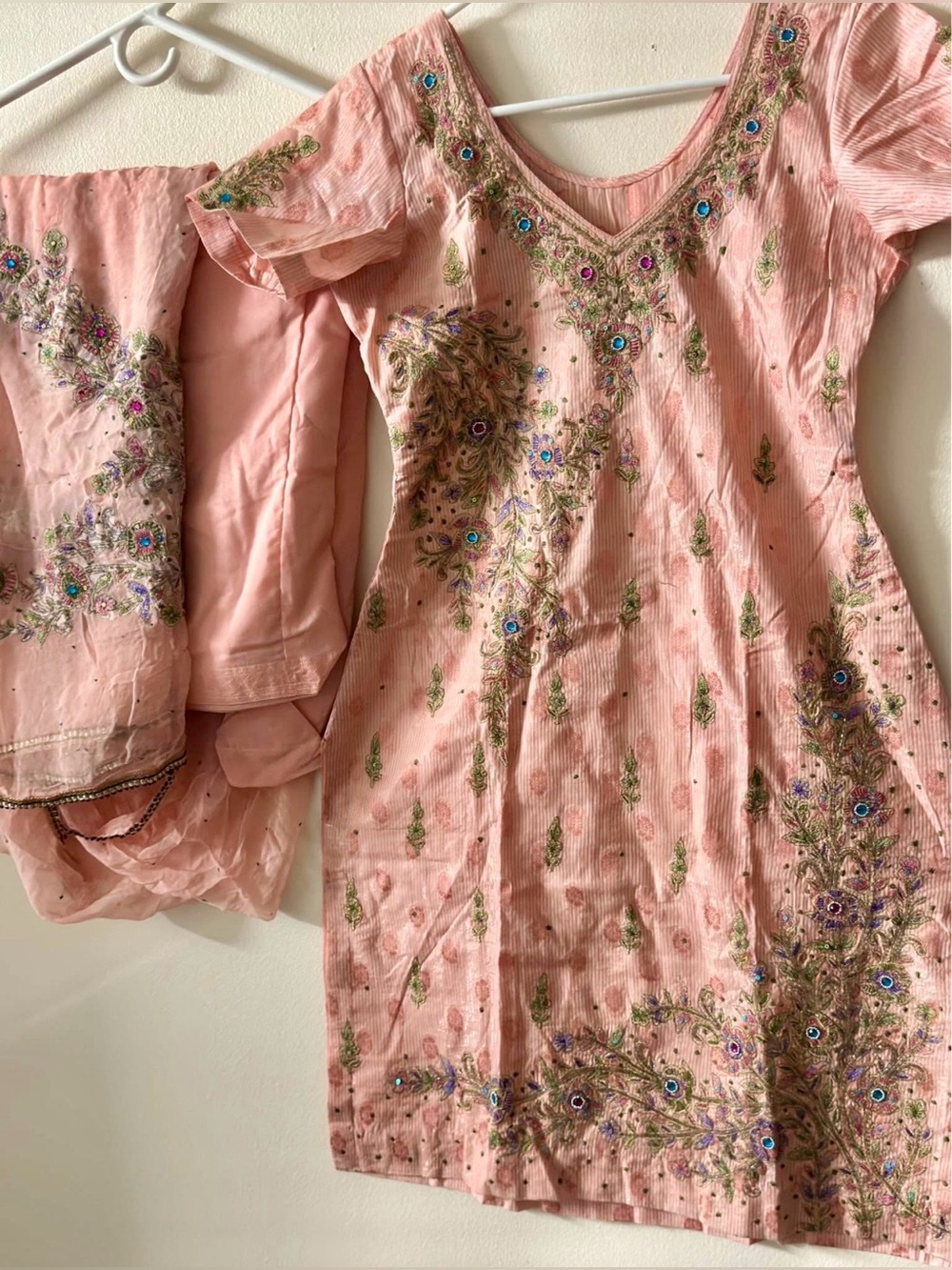 Peach salwaar kameez new 
 Top
Bust 18”
Length 38”